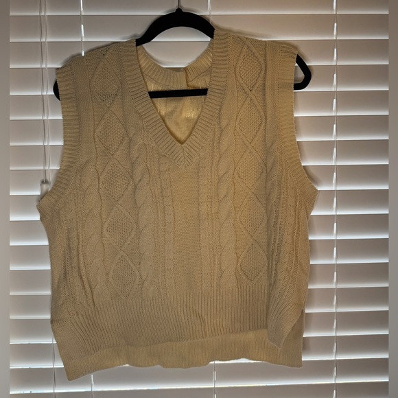 Sweater vest. Medium. Tan. - Picture 1 of 1